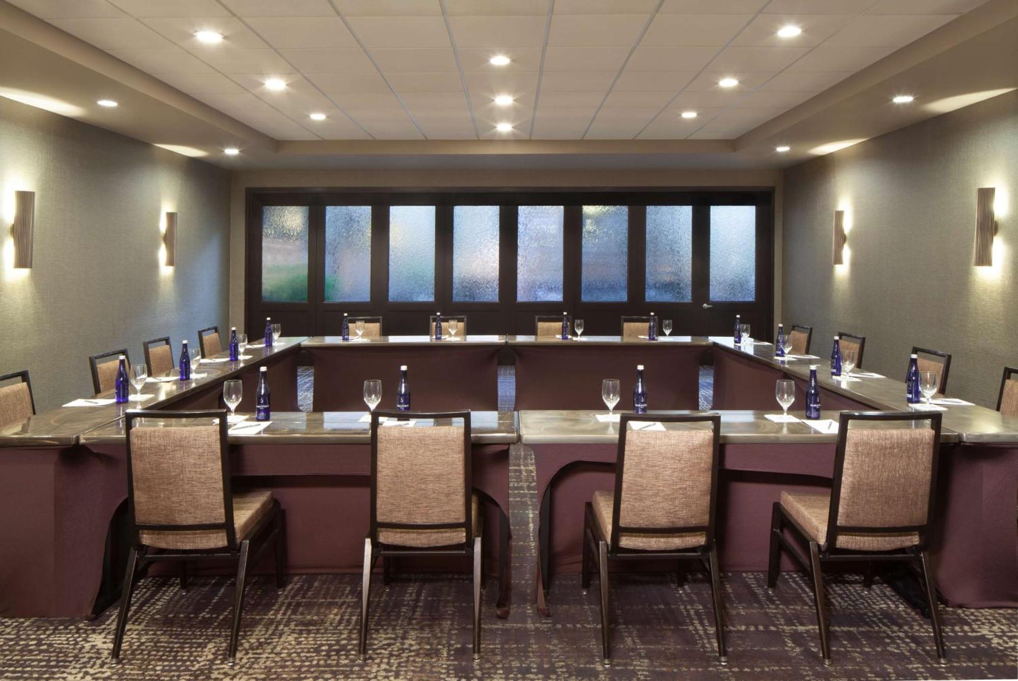 Embassy Suites By Hilton Philadelphia Airport Екстериор снимка