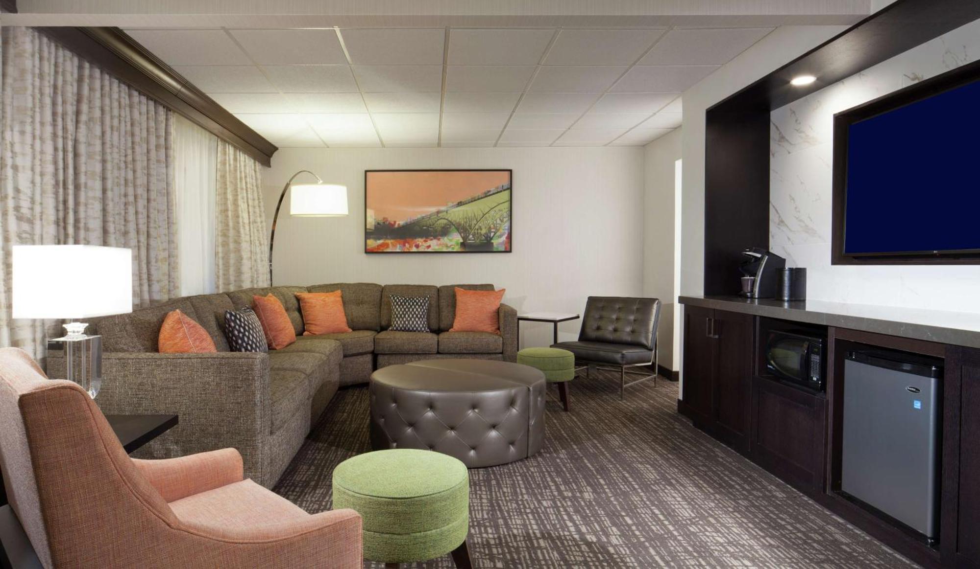 Embassy Suites By Hilton Philadelphia Airport Екстериор снимка