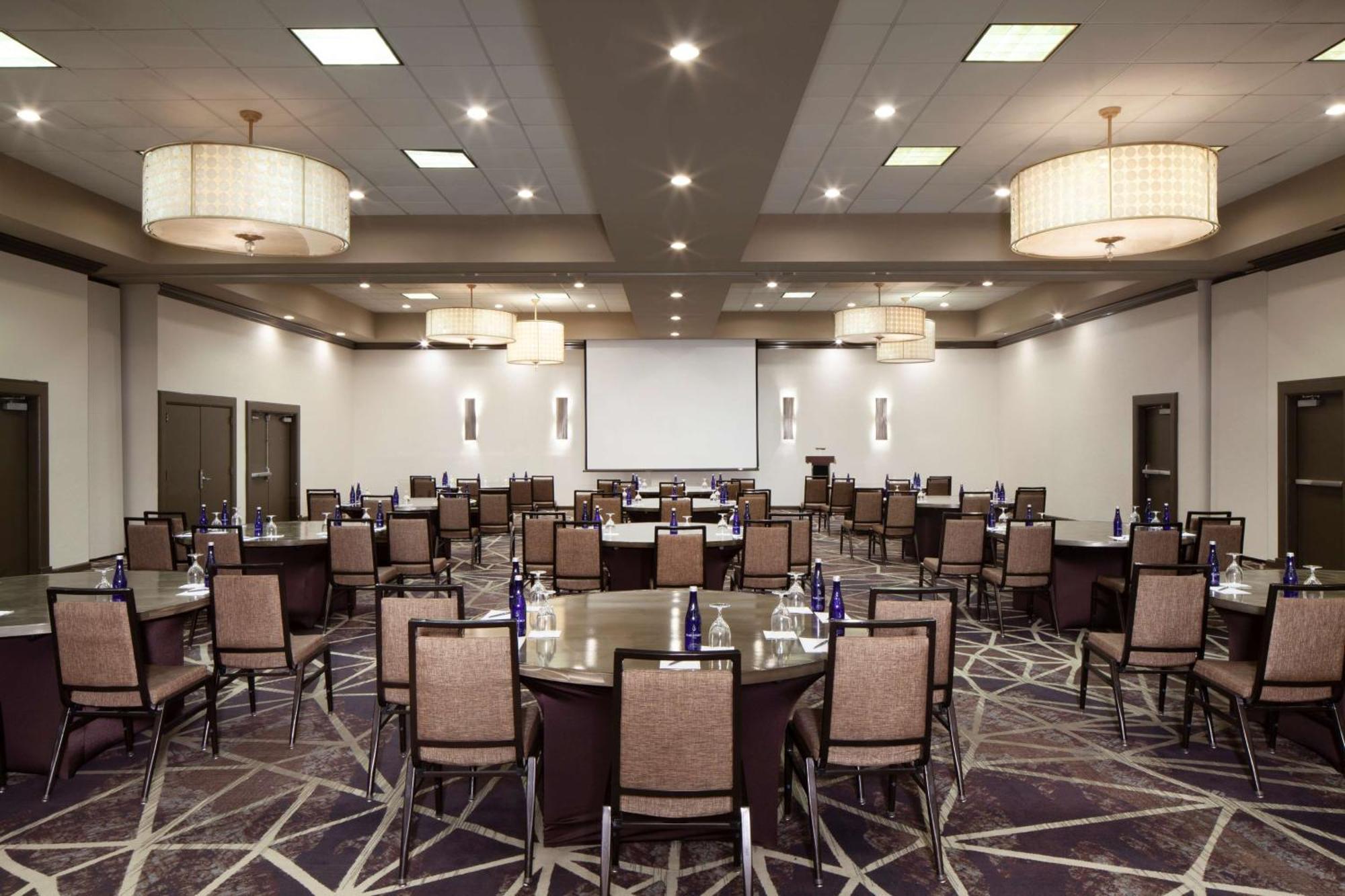 Embassy Suites By Hilton Philadelphia Airport Екстериор снимка