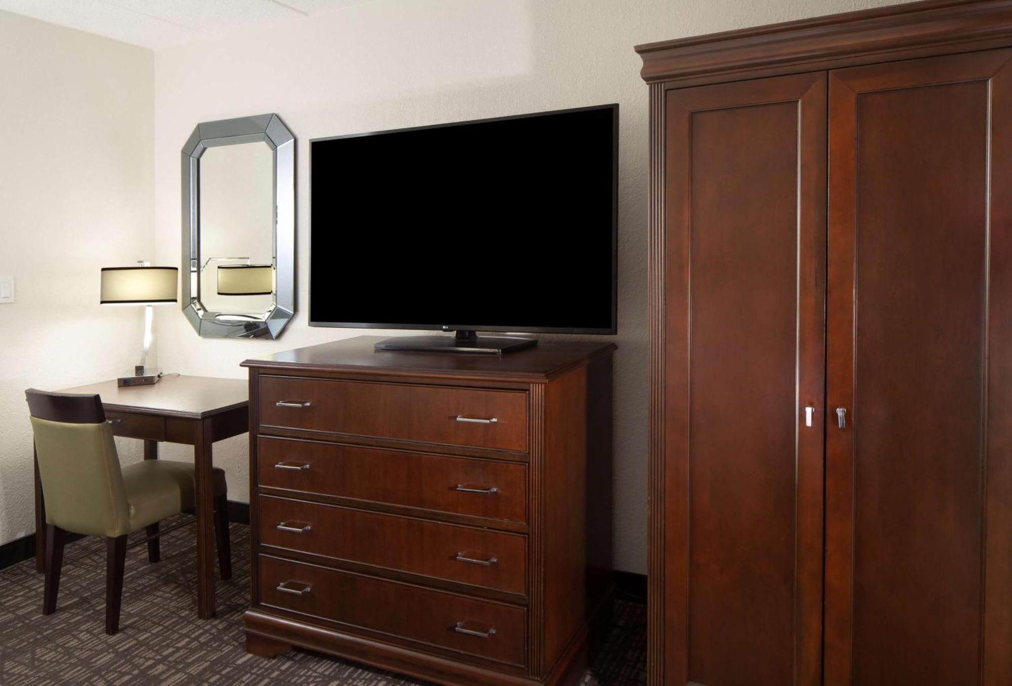 Embassy Suites By Hilton Philadelphia Airport Екстериор снимка