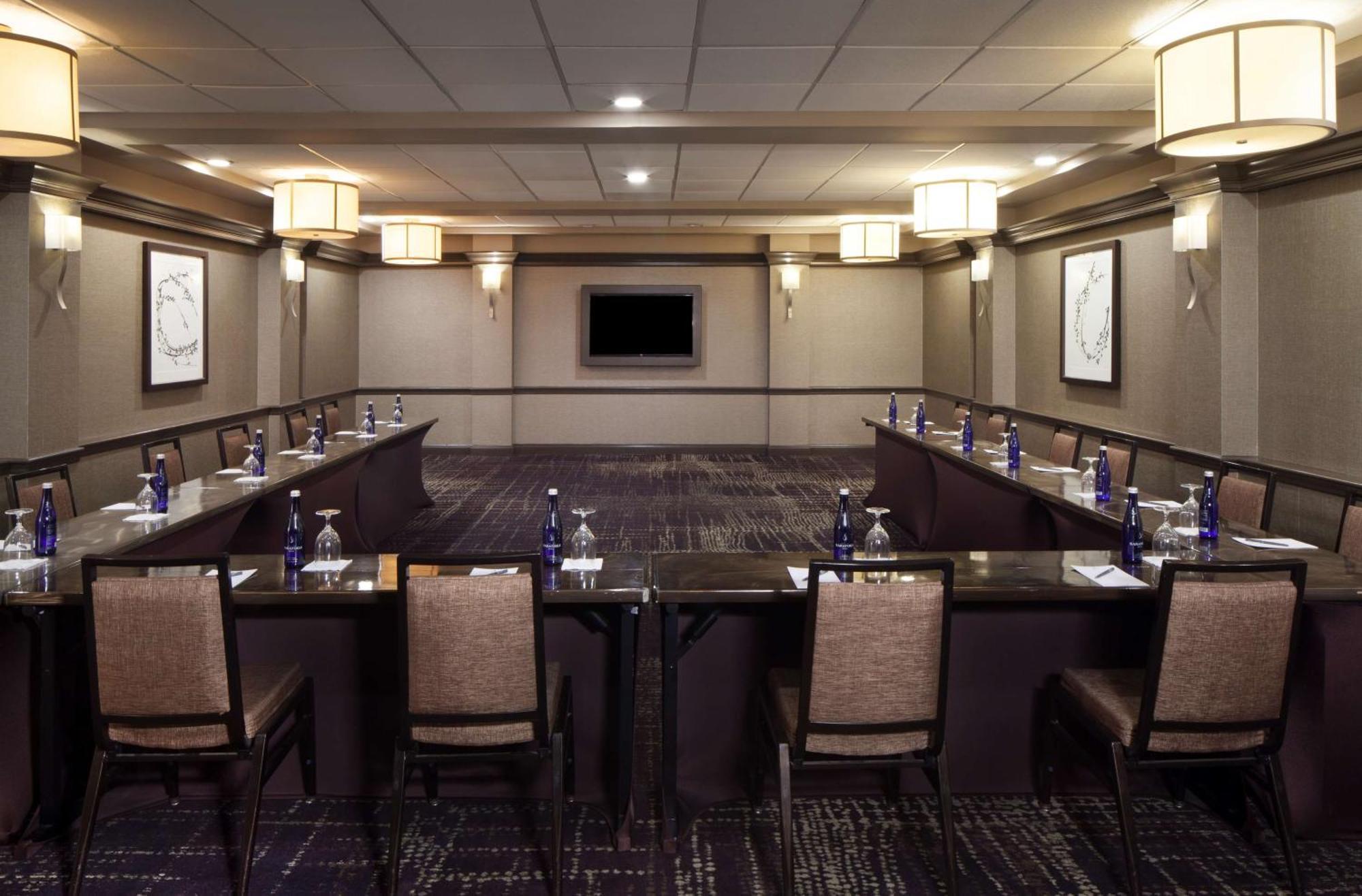 Embassy Suites By Hilton Philadelphia Airport Екстериор снимка