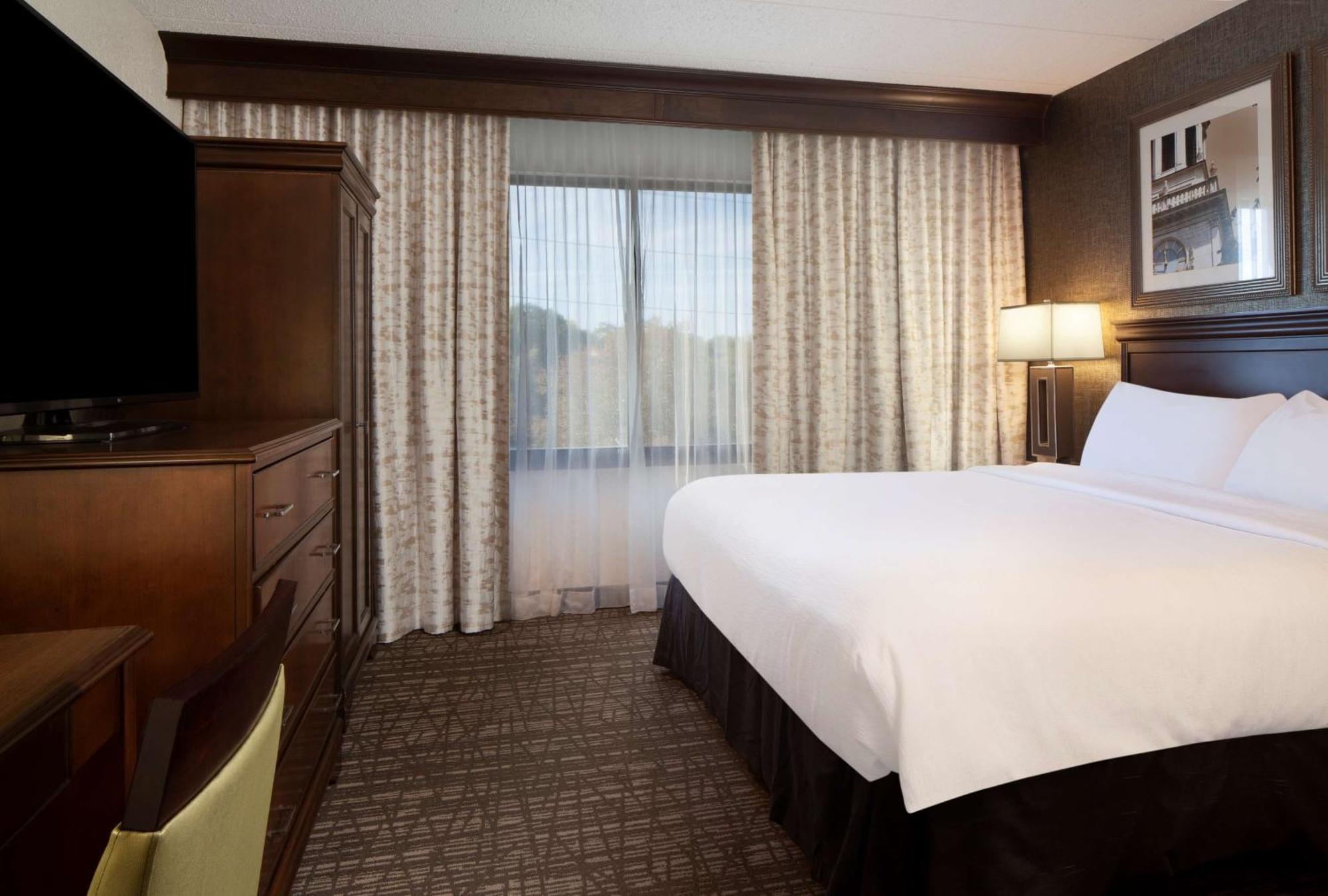 Embassy Suites By Hilton Philadelphia Airport Екстериор снимка