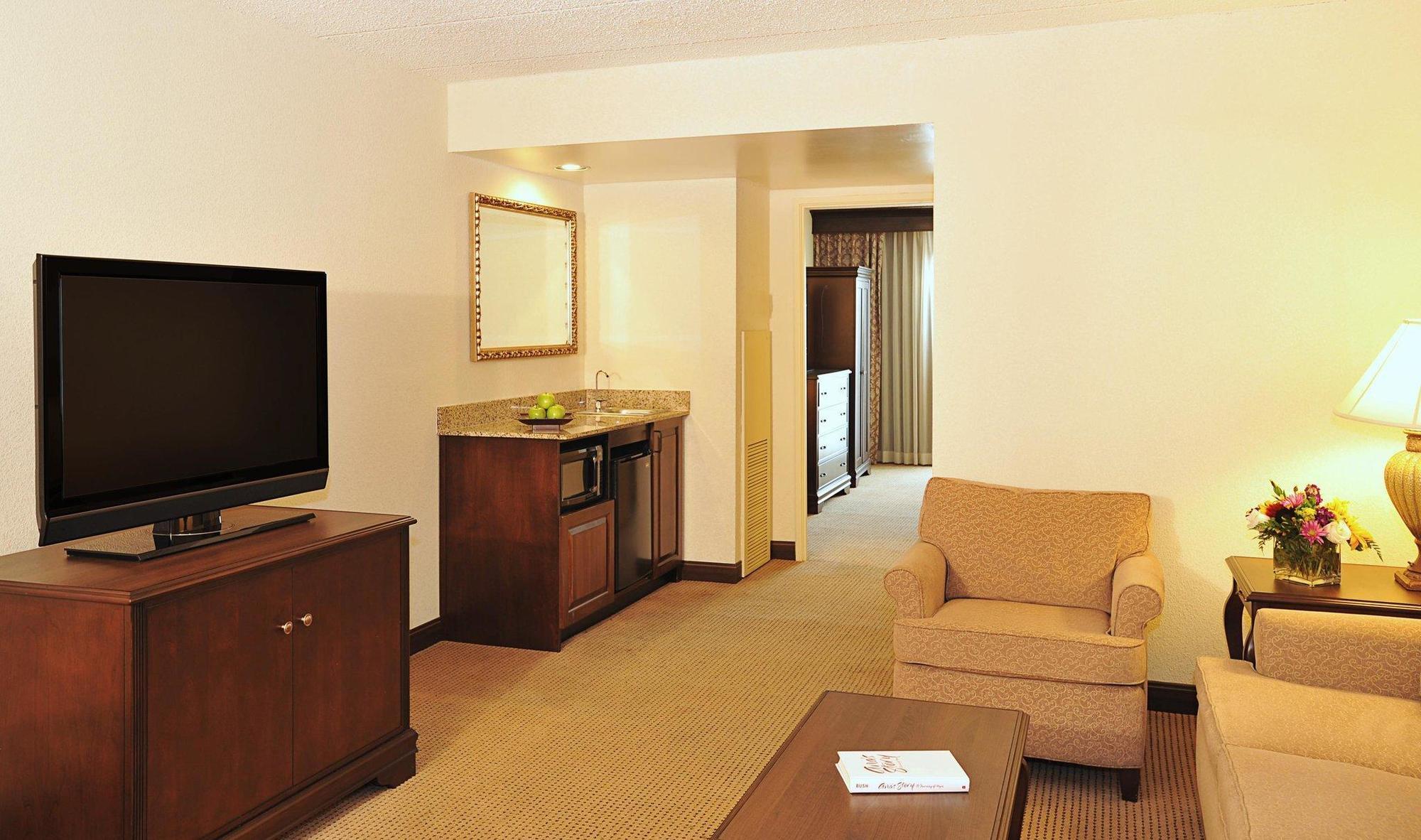 Embassy Suites By Hilton Philadelphia Airport Екстериор снимка